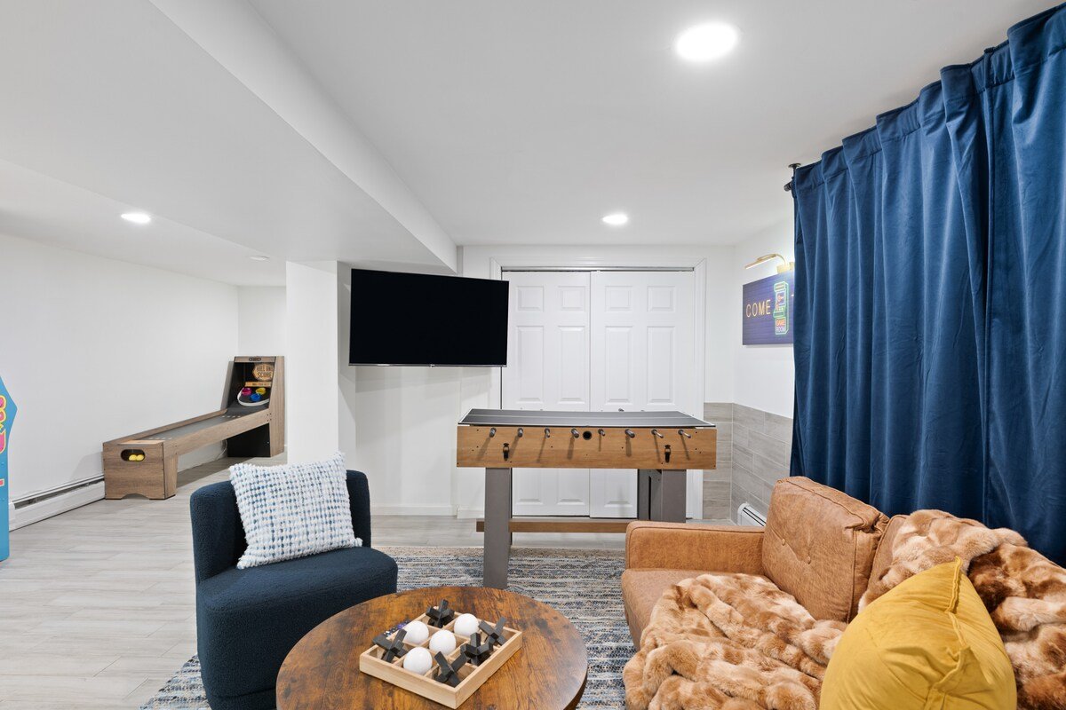 3BR Loft w/ Game Room – Patio – King Bed – Min NYC gallery image 4