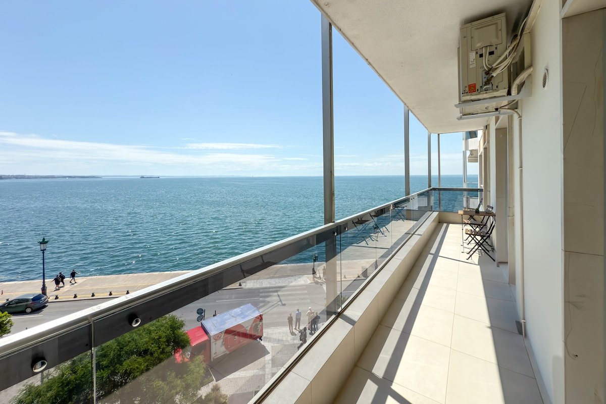 Luxury Sea View Retreat gallery image 4