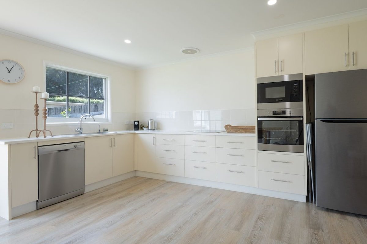 Lyons, Central Whaler’s Cottage gallery image 3