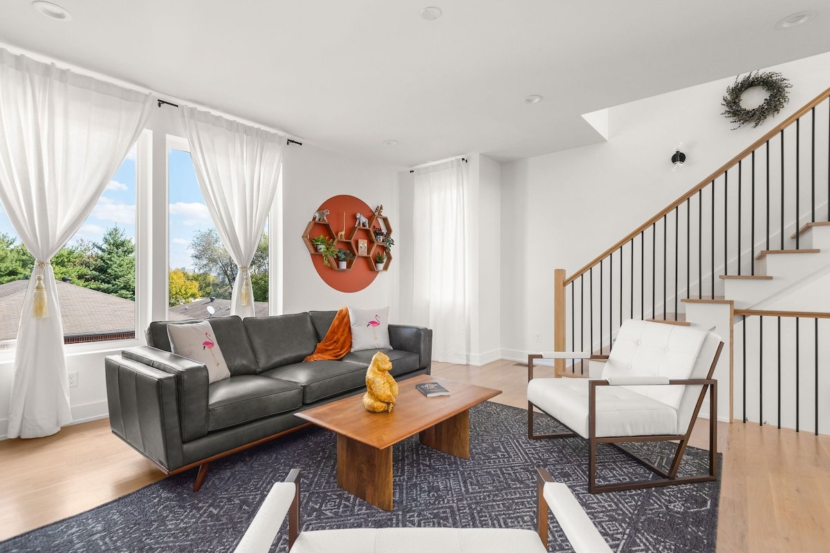 Soak Up the Skyline Views! ✦ Downtown ✦ Sleeps 24! gallery image 3