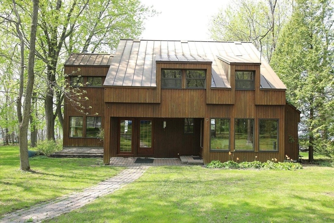 Lakefront Chalet in Montreal gallery image 2