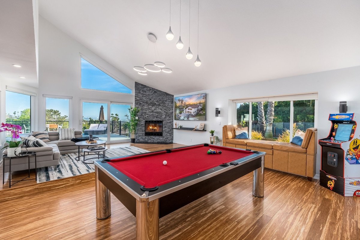 Remodeled Estate, City/Bay View, Fireworks,Jacuzzi gallery image 2