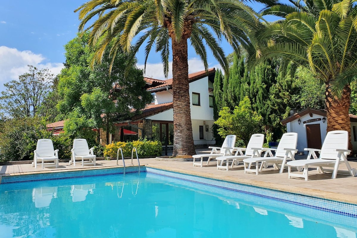 Dreams and friends on the coast of Bilbao. gallery image 2