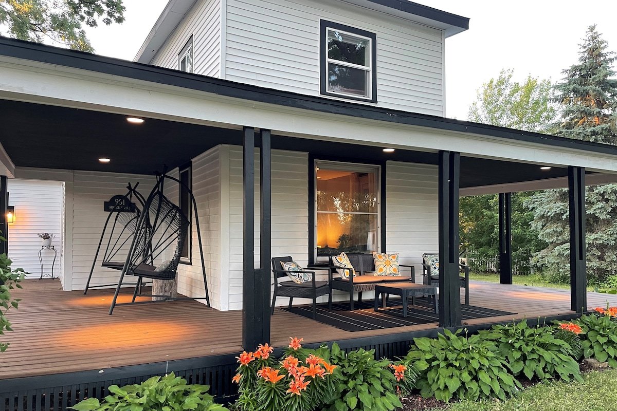 Cozy, historic 3 BR home with hot tub & Zen Den gallery image 2