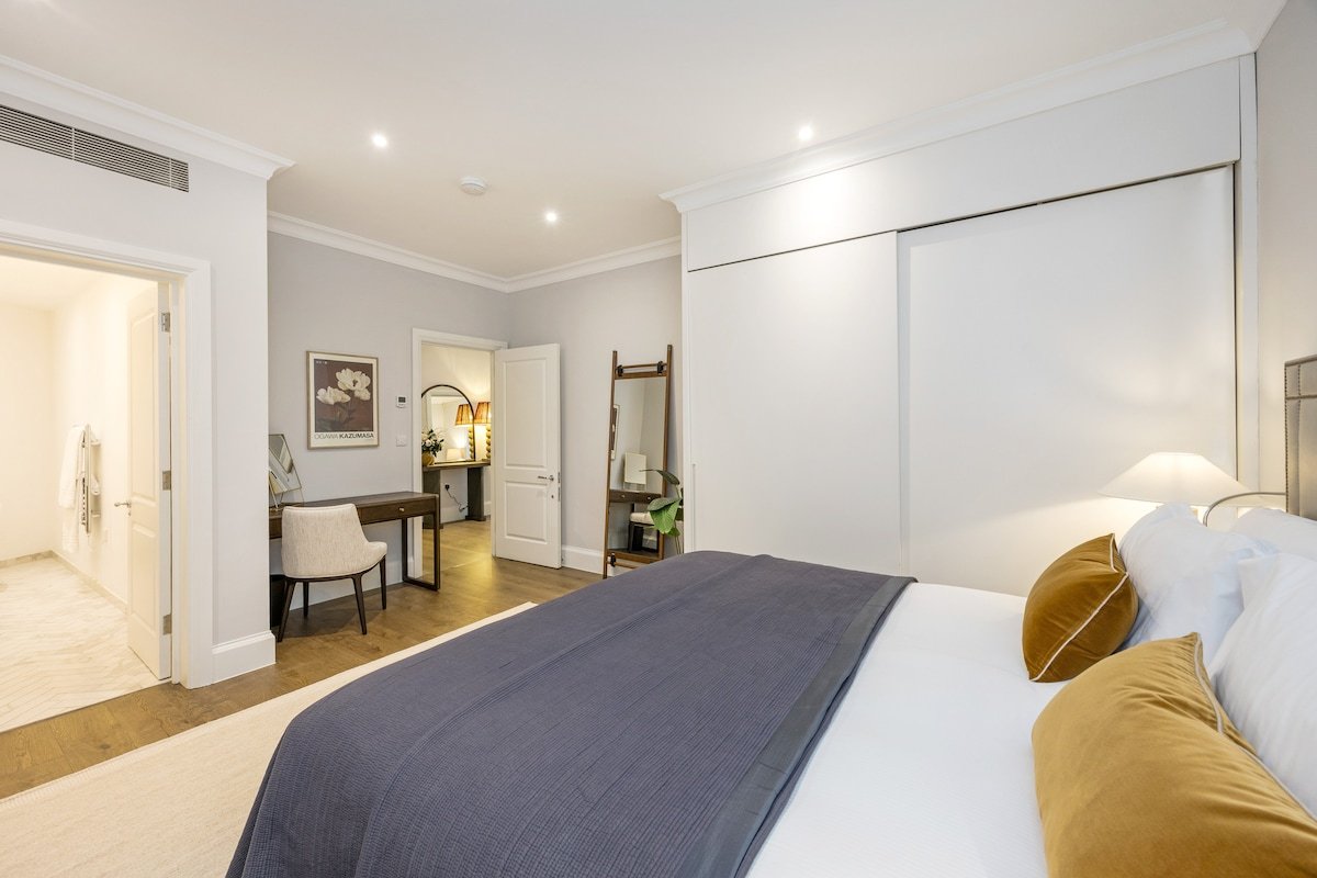 Four-Bedroom Flat Knightsbridge gallery image 2