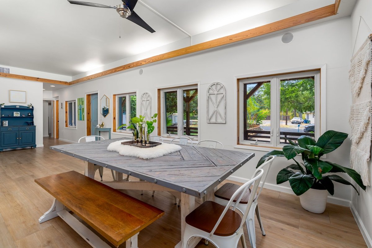 Boho-Ranch in Hip East Austin -cowboy pool/hot tub gallery image 5