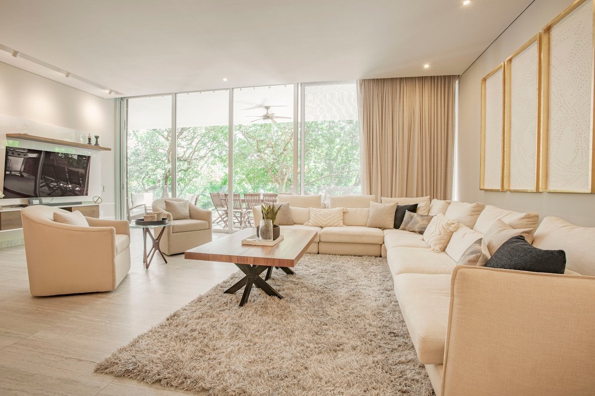 LUX 4BR Condo! Ocean Views! Pool!