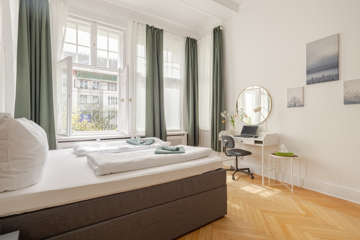 K13.2 by Rockchair | Cozy Family Apt 3 BR 2 Bth gallery image 4