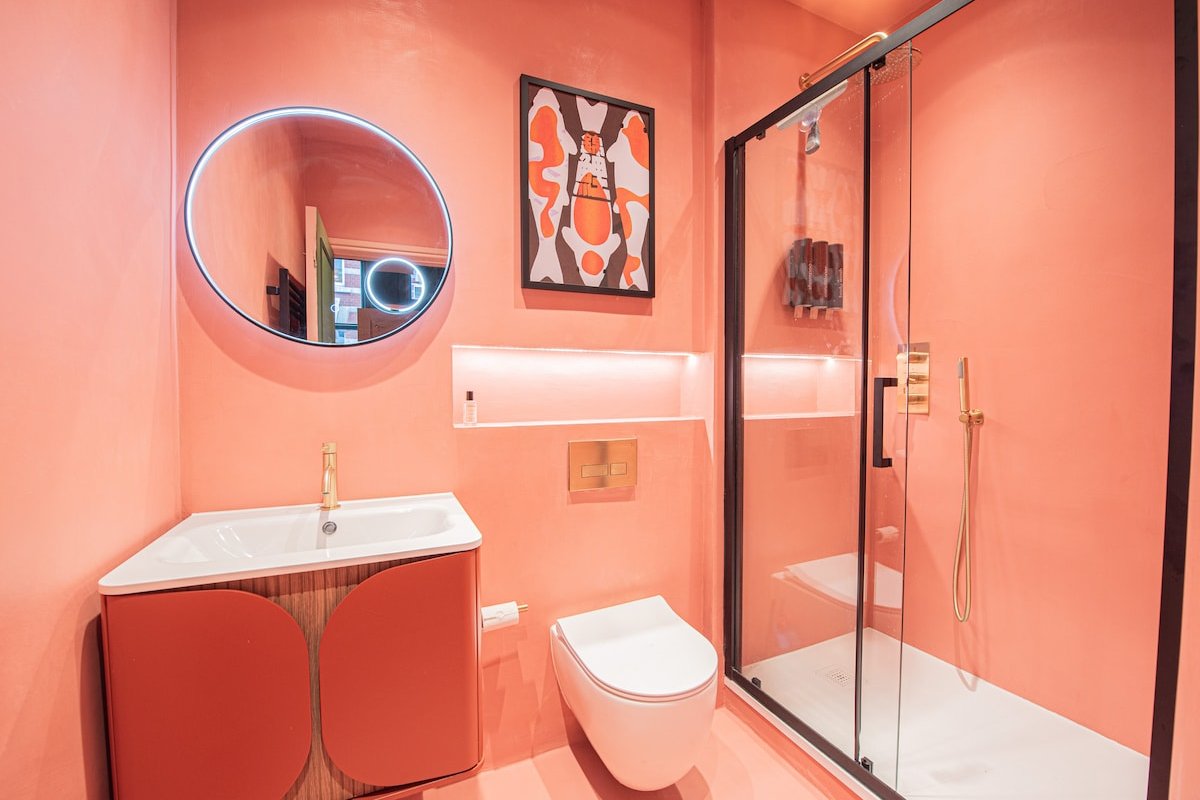 Stylish 2Bed Flat interiors designed by Soho House gallery image 3