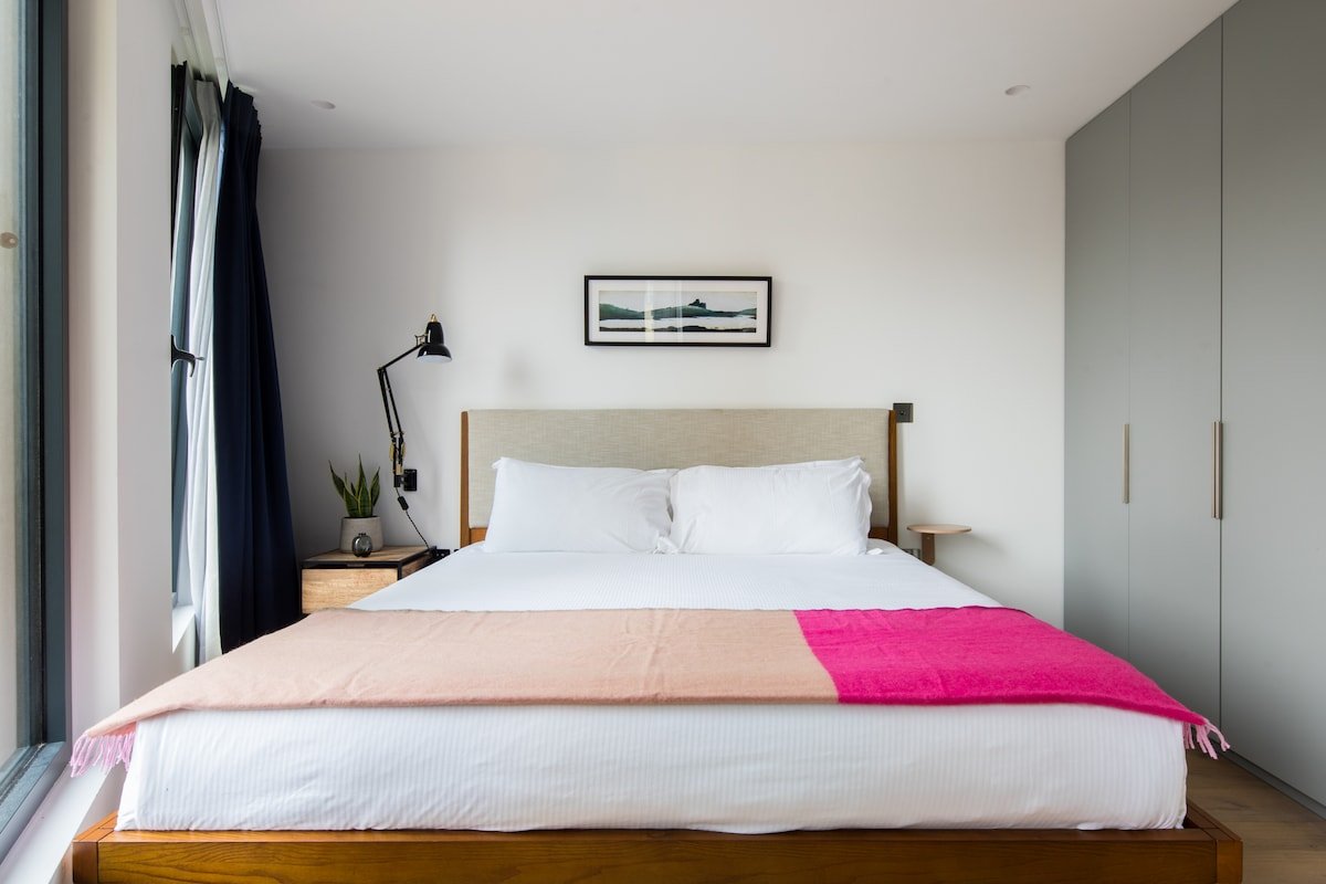 Brilliant Oxford Circus Triplex -Netflix&Nespresso gallery image 5