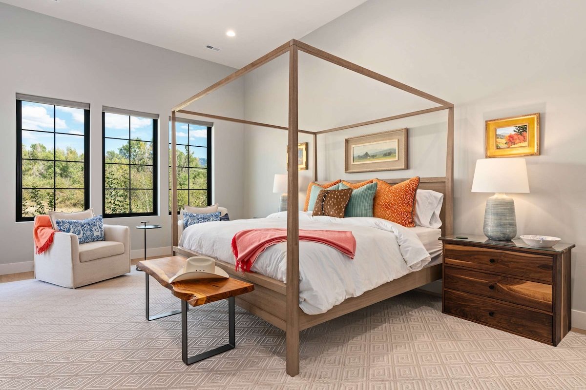 Basecamp Stays: Lux Teton Lodge, Privacy & Hot Tub gallery image 2