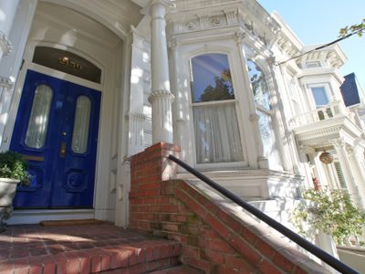 Pacific Heights 3 bedroom home with garage
