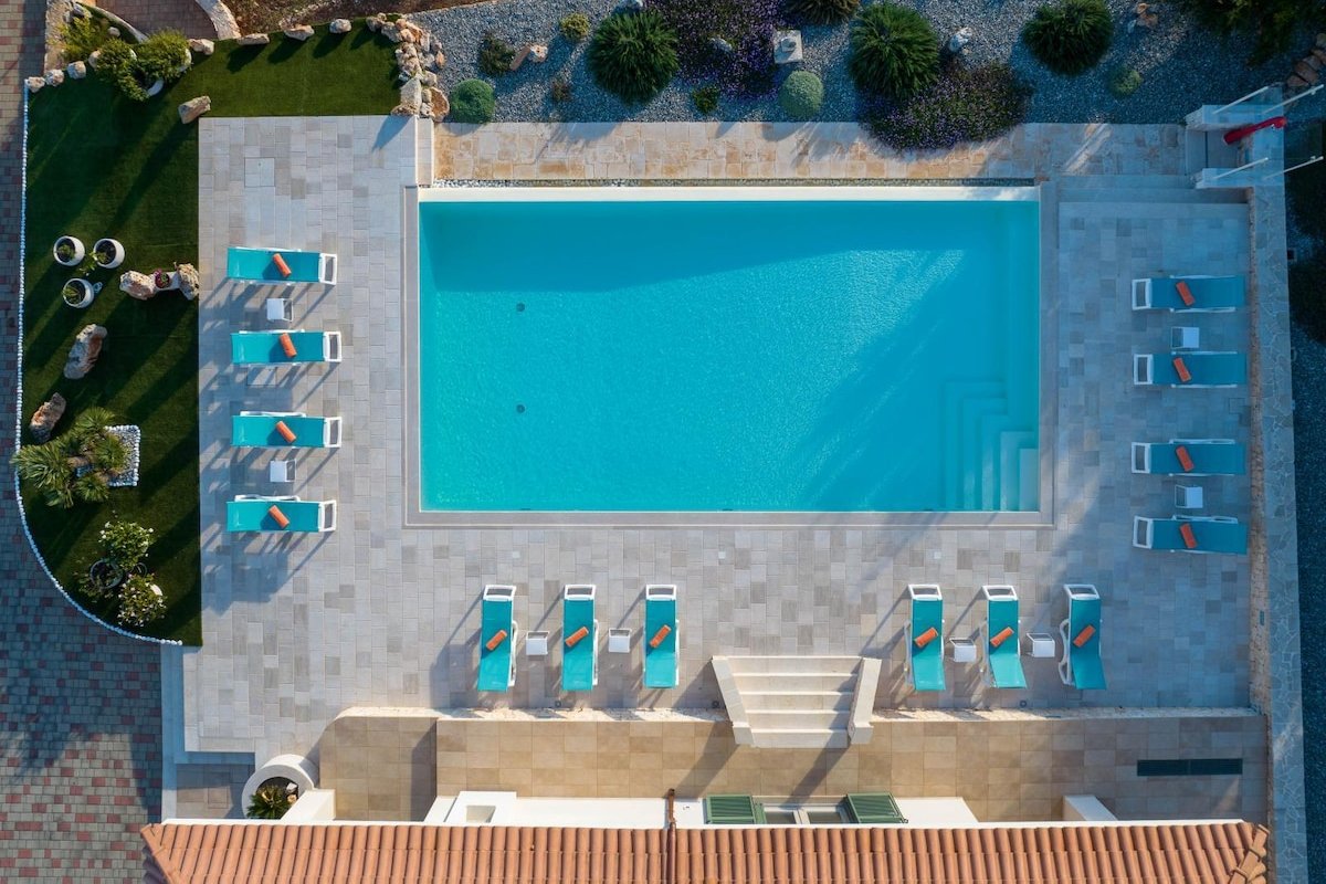 exclusive luxury villa monte pompilio gallery image 3