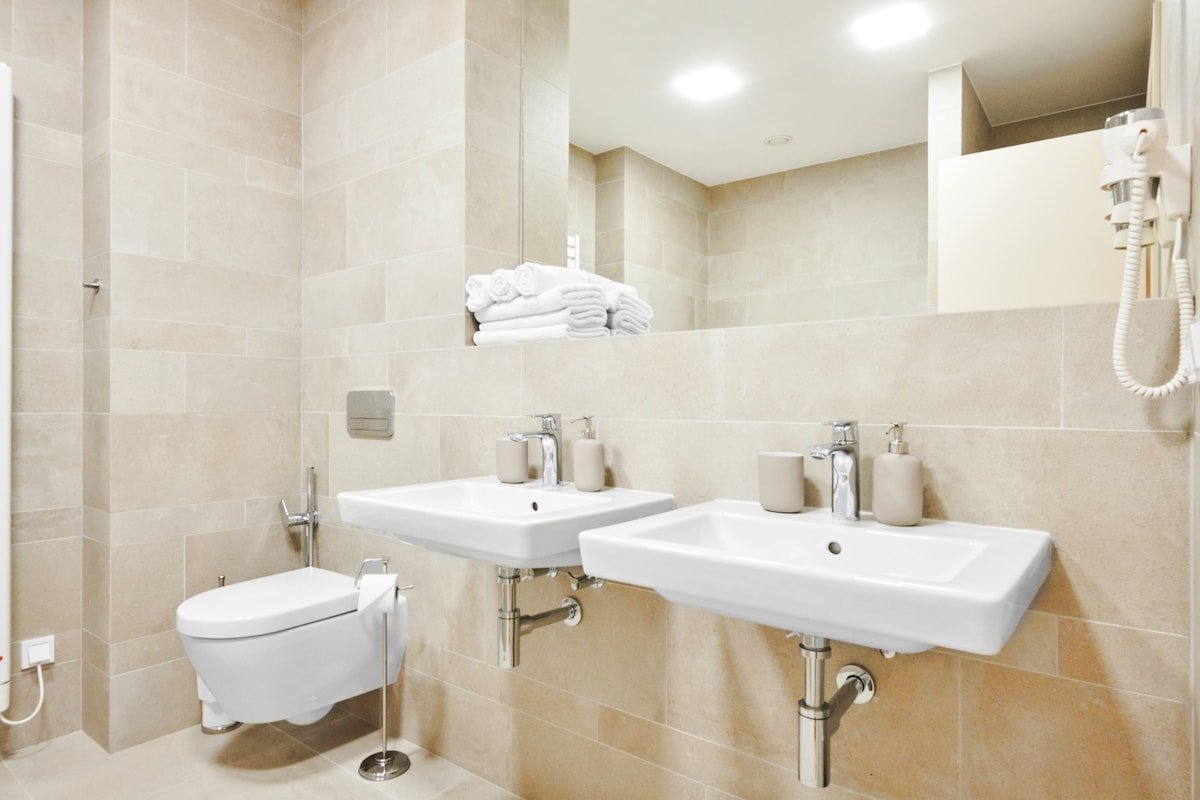 Bright Old Town 4-bedroom Apartment (6F) gallery image 4