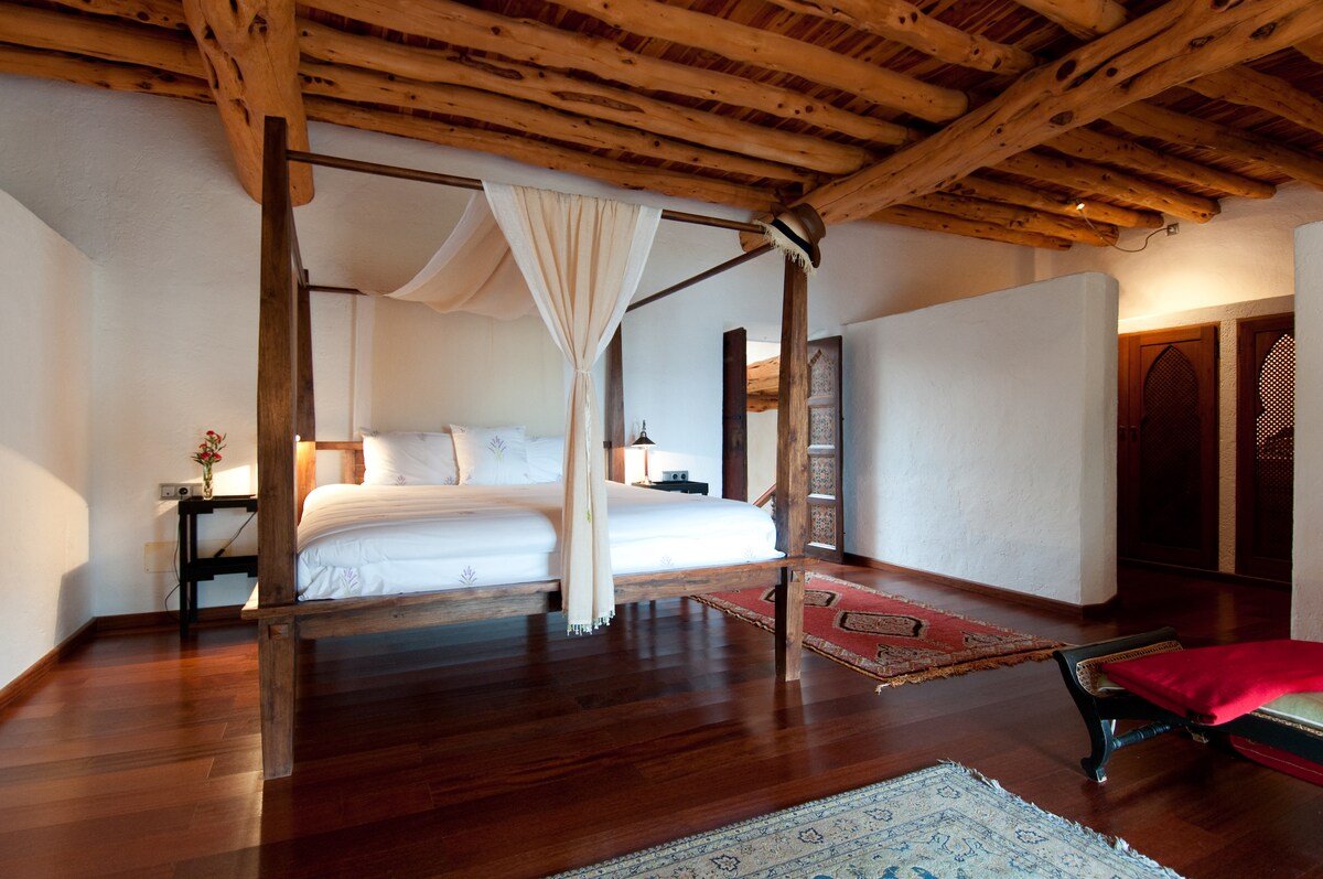 Sunset- Beach Cove- Infinity Pool- Finca gallery image 4