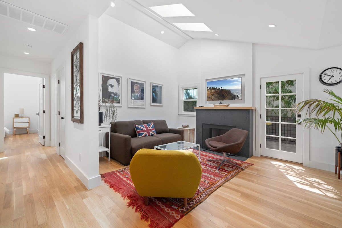 Abbot Kinney | Garden Patio | Walk to Beach gallery image 5