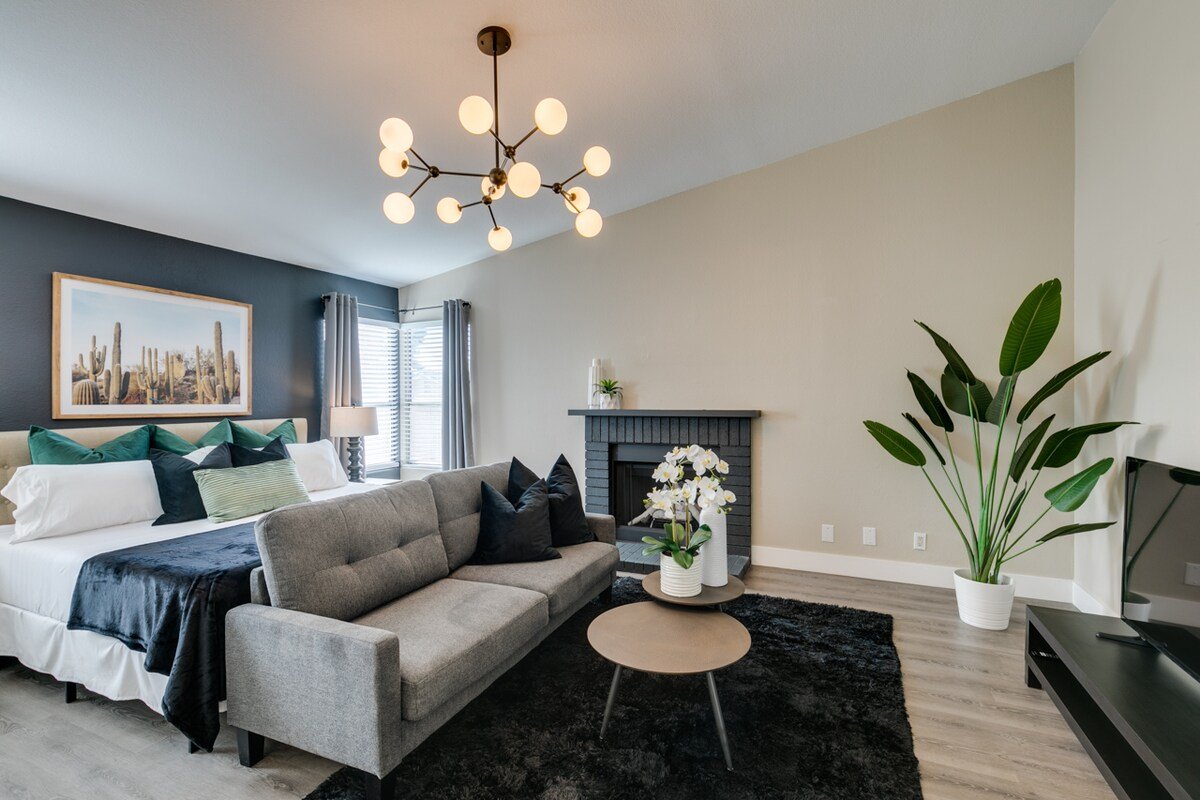 Remodeled 5BR Las Vegas Home with Pool & BBQ gallery image 4