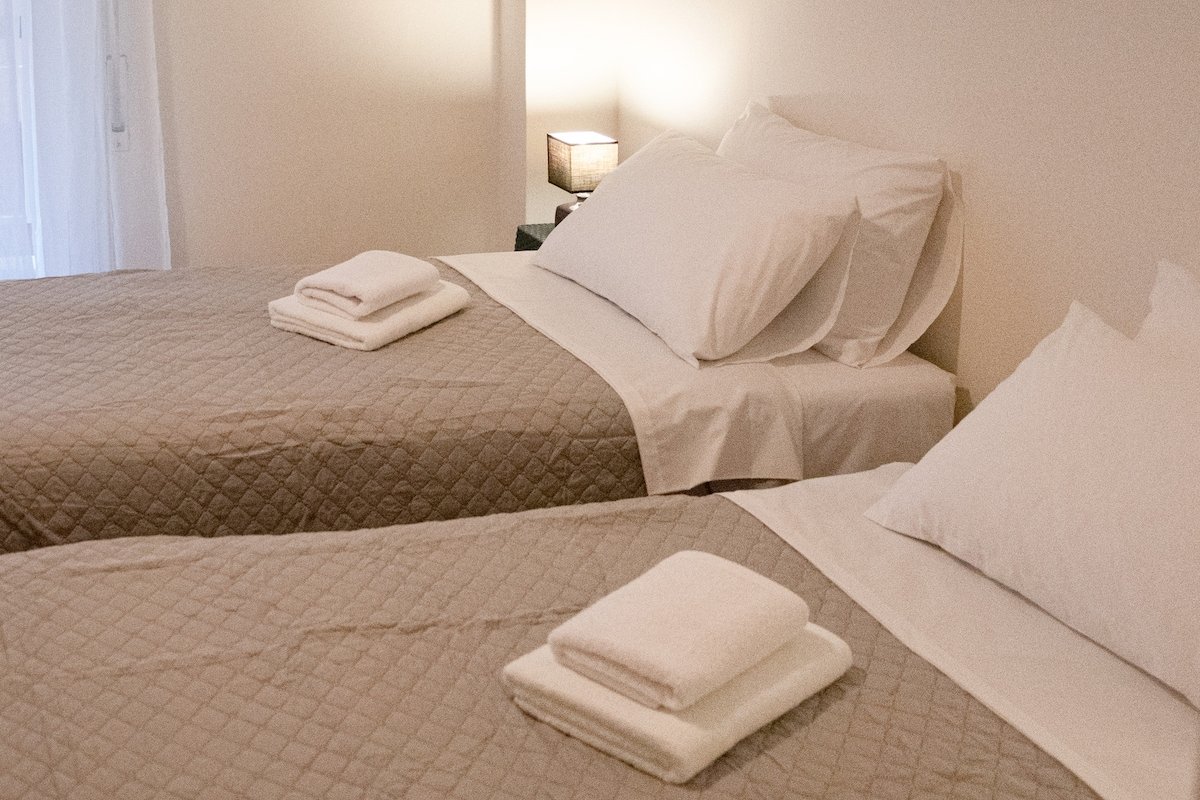 Spacious Modern Apartment in Pagkrati gallery image 4