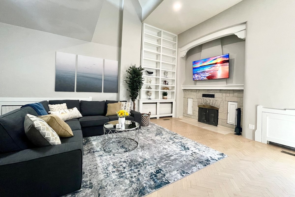 GROUP LUX in Old Town/Gold Coast (+private roof) gallery image 3