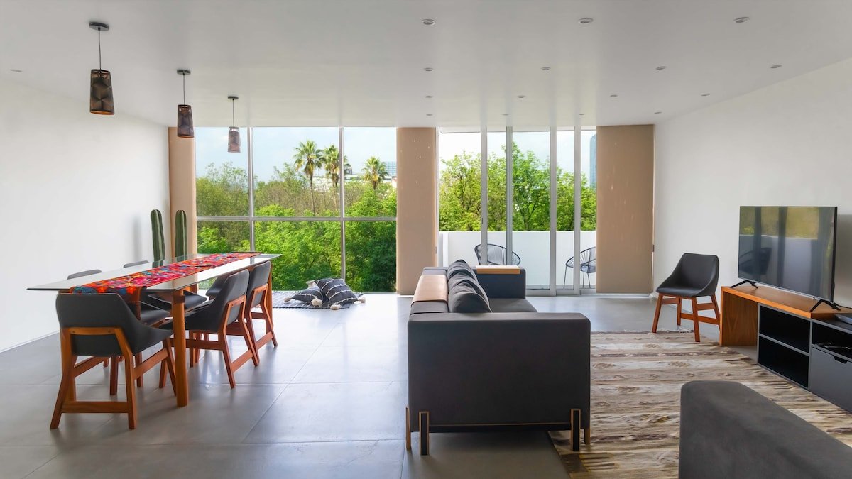 Big, Modern, Bright Condesa Apt. in Front of Park gallery image 3