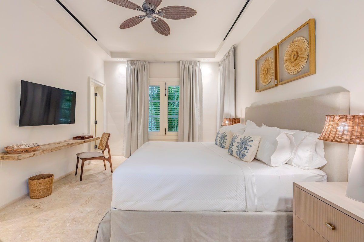 Corales 49 Elegant Coastal Sanctuary gallery image 2