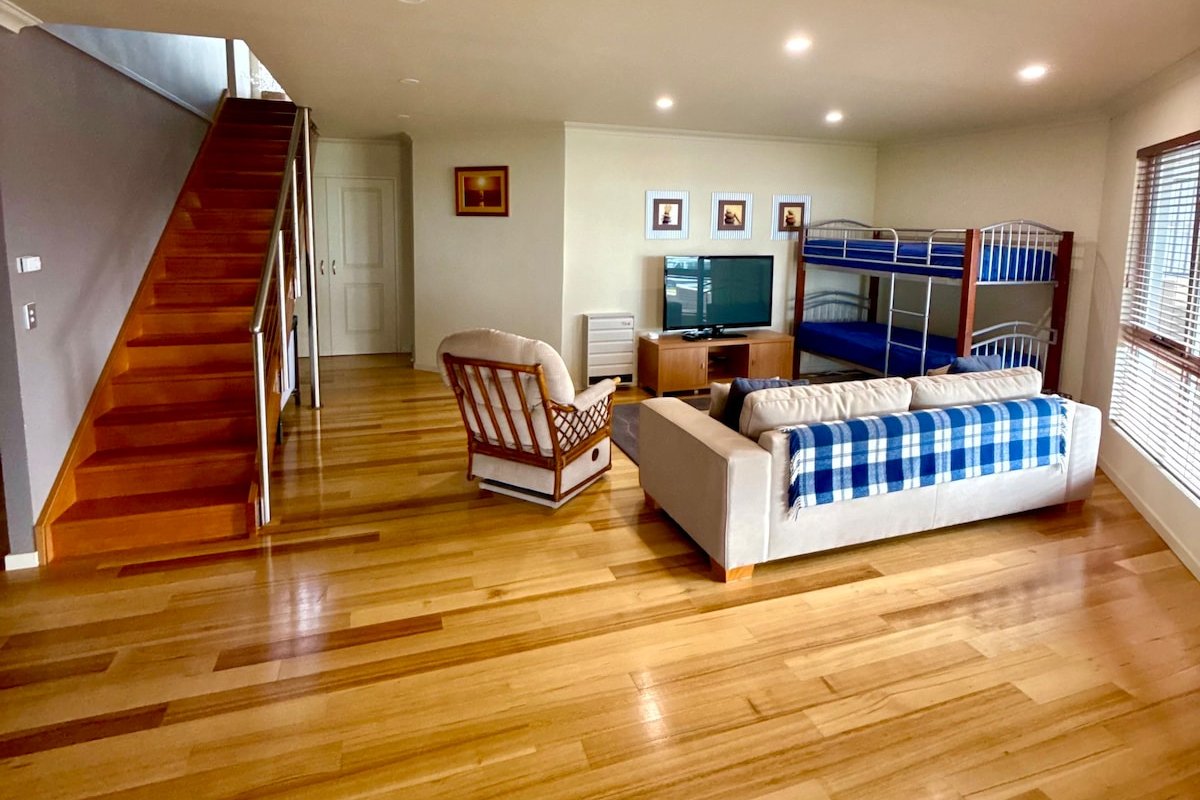 Lichen Villa Bay of Fires gallery image 4