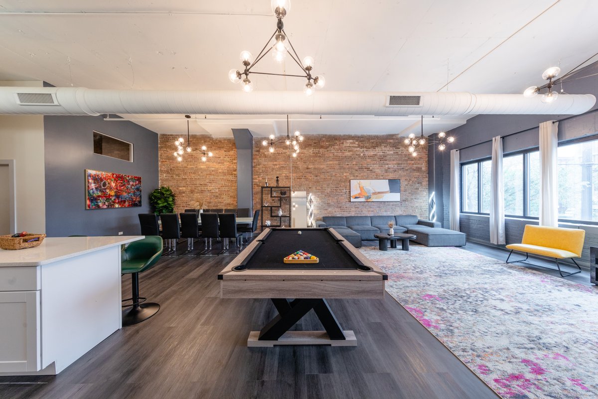 Spacious Luxury 6BR Suite w/ Jacuzzi & Pool Table