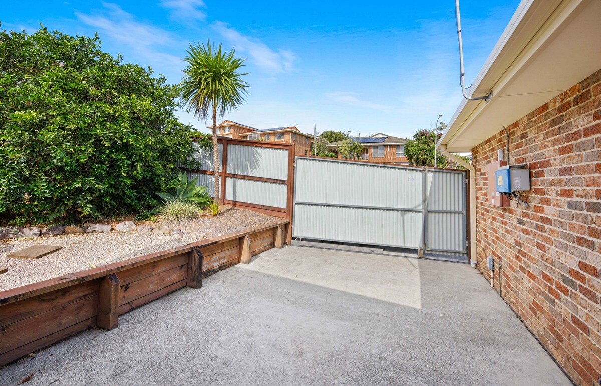 Alkira – comfy home with pool gallery image 2