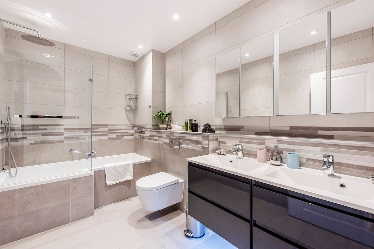 WEST-END Fashion Designer Sensational Family Home gallery image 4