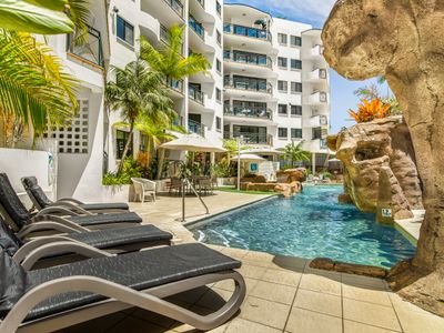 Renovated 2 bedroom poolside apartment