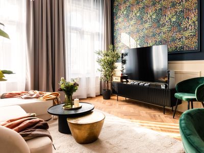 7BR+4.5Bath Elegant Museum Stay + PlayStation VR2