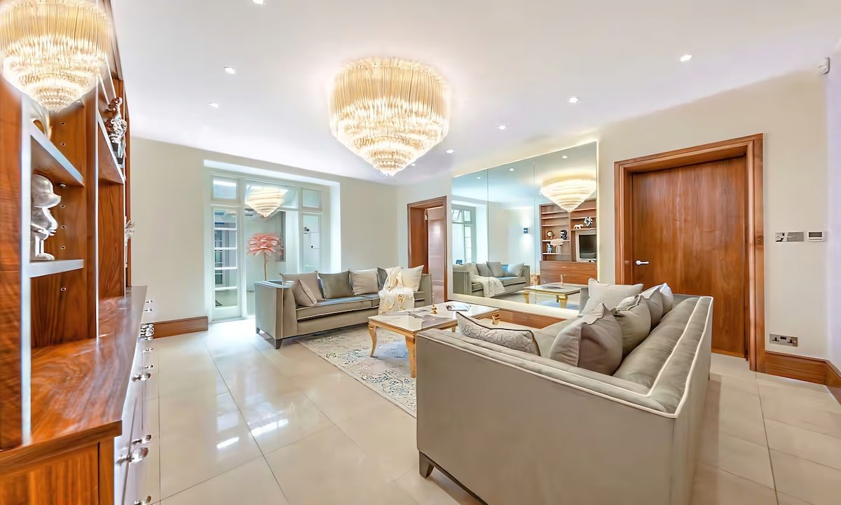 250 SqM MEGA MANSiON gallery image 2