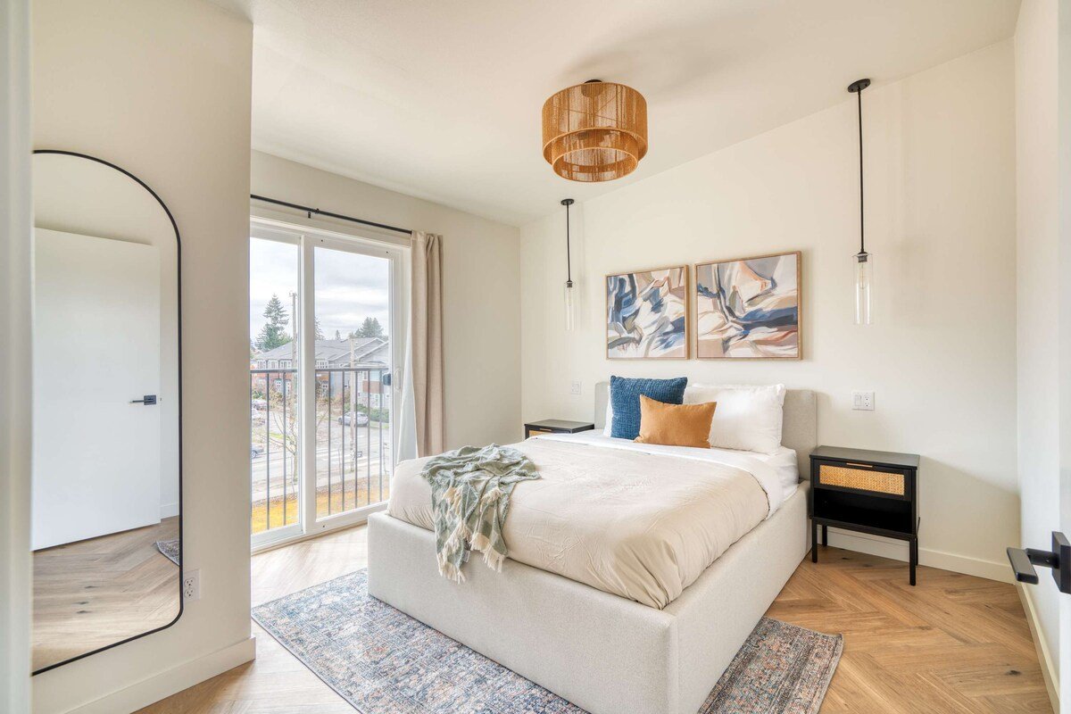 Alberta Arts Escape – Modern 3BR Townhome gallery image 5