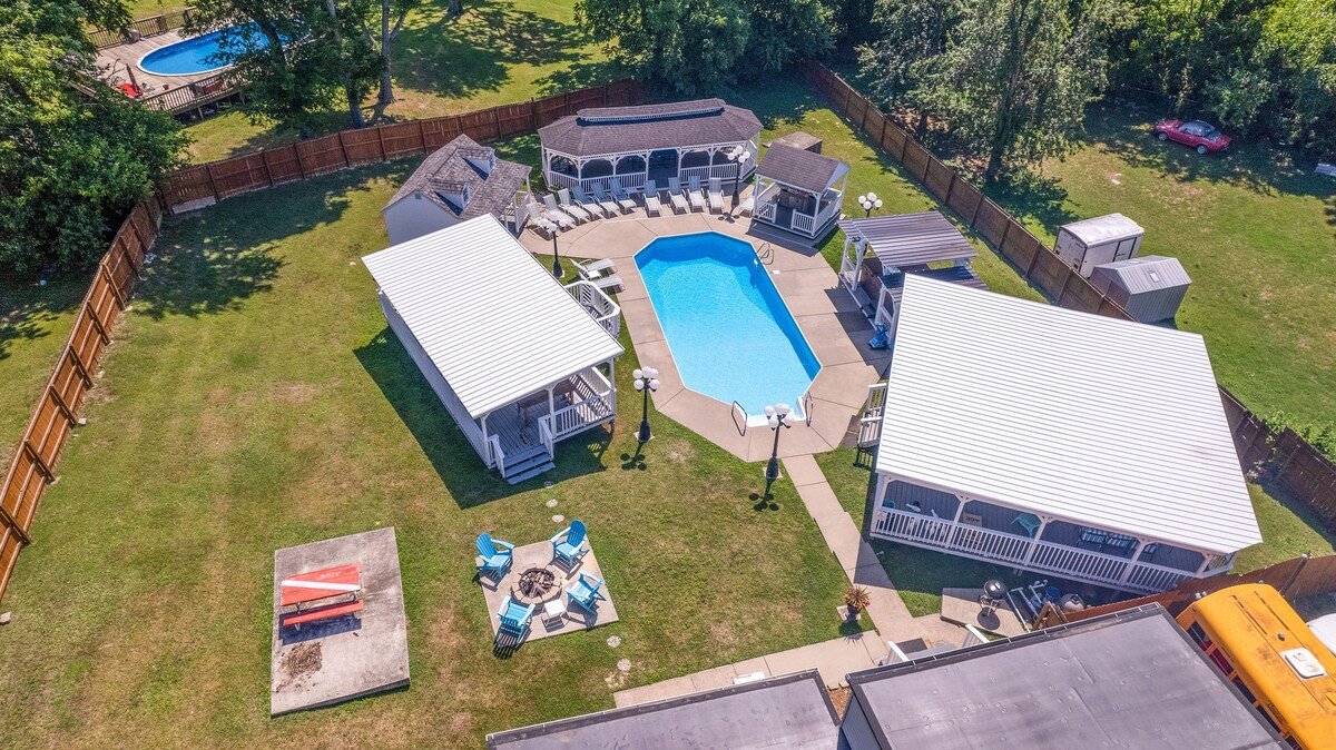 Private Pool! 12 Person Spa! Fire Pit! gallery image 5