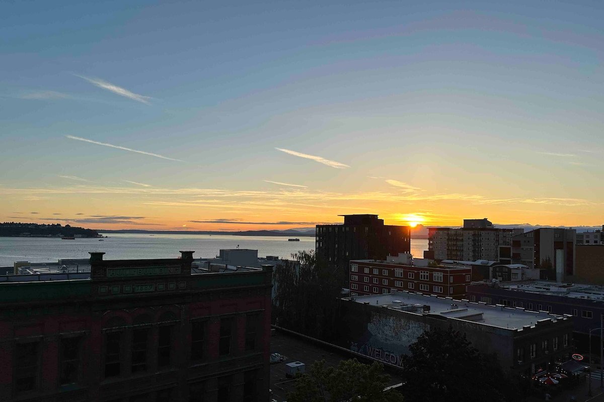 Belltown Court Penthouse gallery image 3