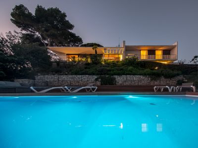 Exclusive villa infinity pool overlooking the Sea