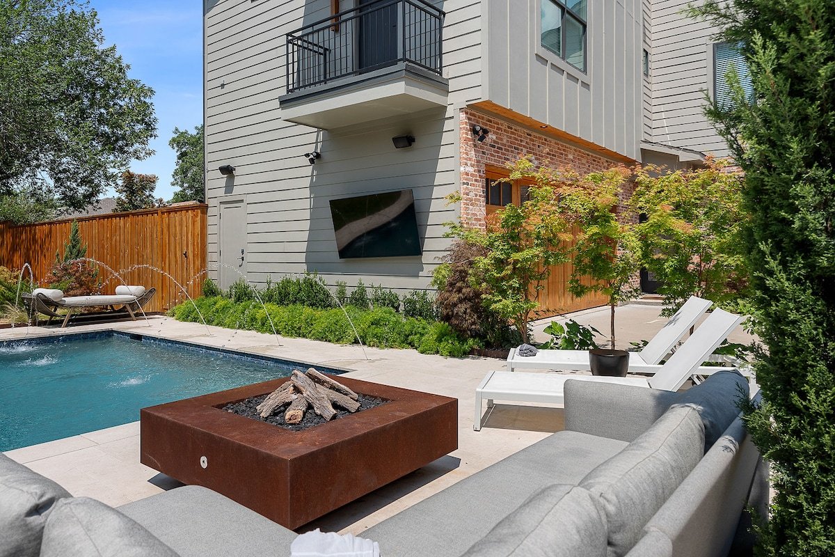 Family Fun DallasTownhome SemiPrivatePool no 4530 gallery image 2