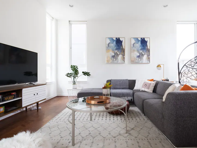 Sophisticated Home with Breathtaking City Views