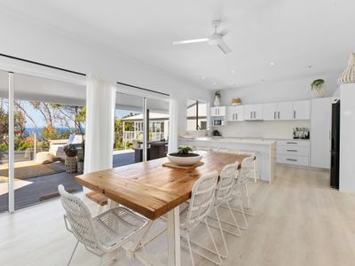 “WHITE BEACH HOUSE” High on Belmore, PETS welcome