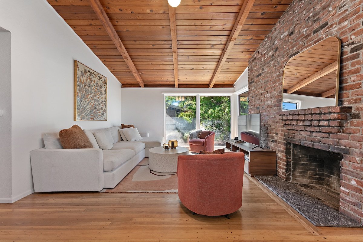 Mid-Century Modern Gem in PDX/LO gallery image 4