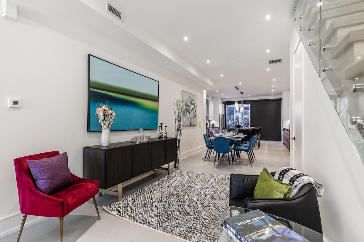 Spectacular Modern 3BR Executive Home – Must See! gallery image 5