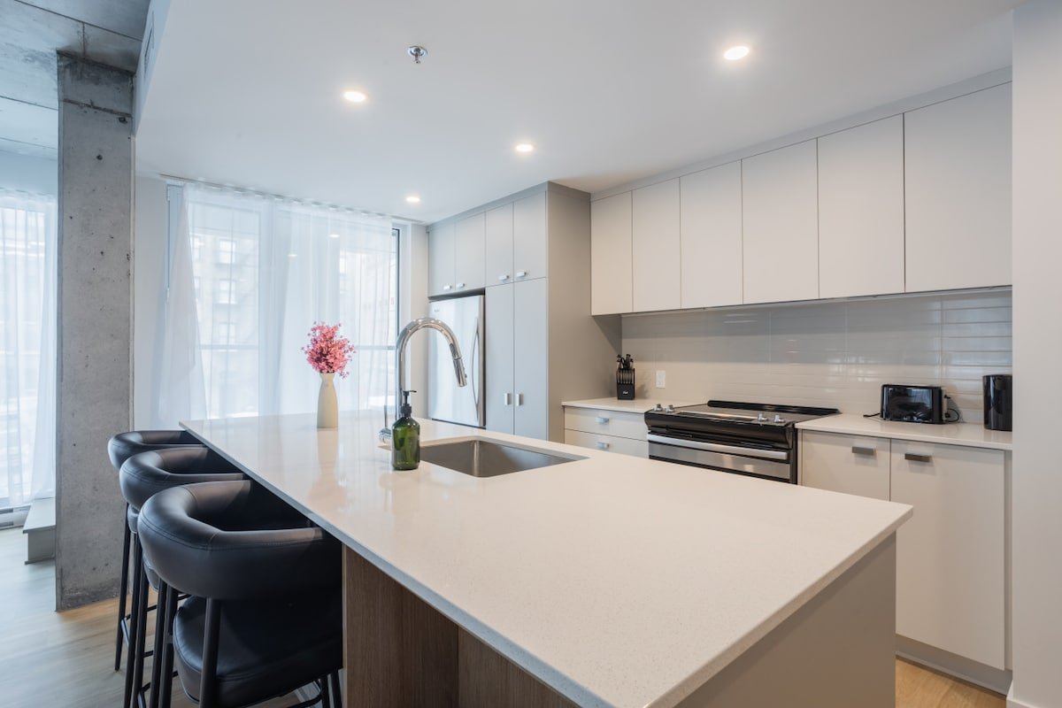 Exclusive Sanctuary: Elegance Meets Comfort gallery image 4