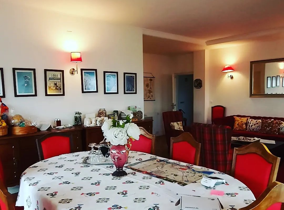 Vintage Apt I 10-12 People – 2 Free Parking gallery image 3