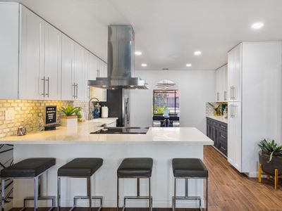 Modern Villa 5 Min to Strip – Resort-Style Pool