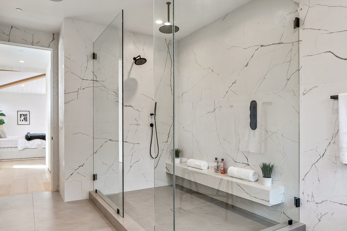 Luxury, Modern 5 Bedroom Farmhouse gallery image 3