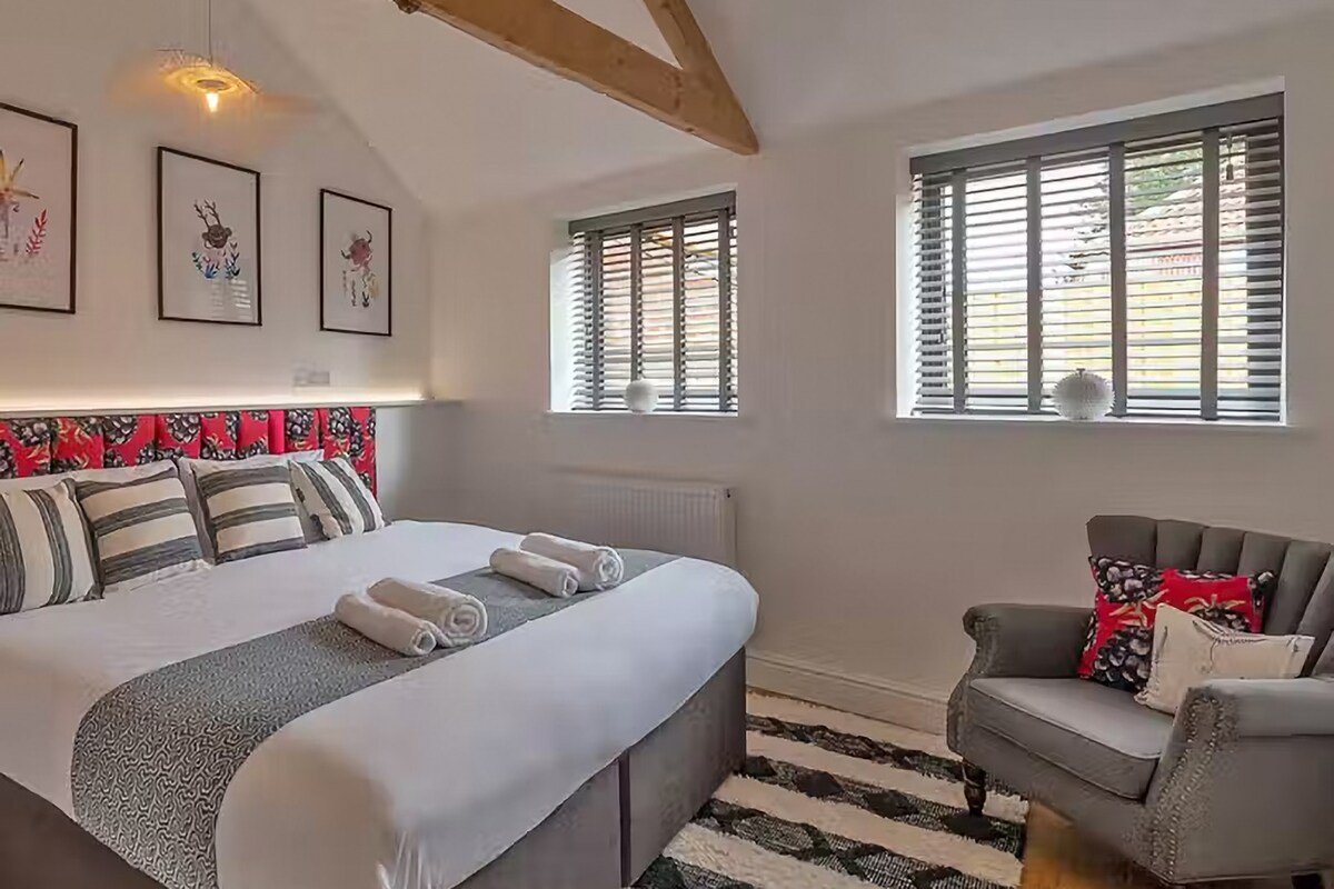 Pink Piglet Barn gallery image 3