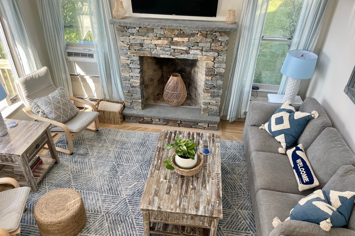 Bright 4 Bdrm Beach Cottage, Close to Town