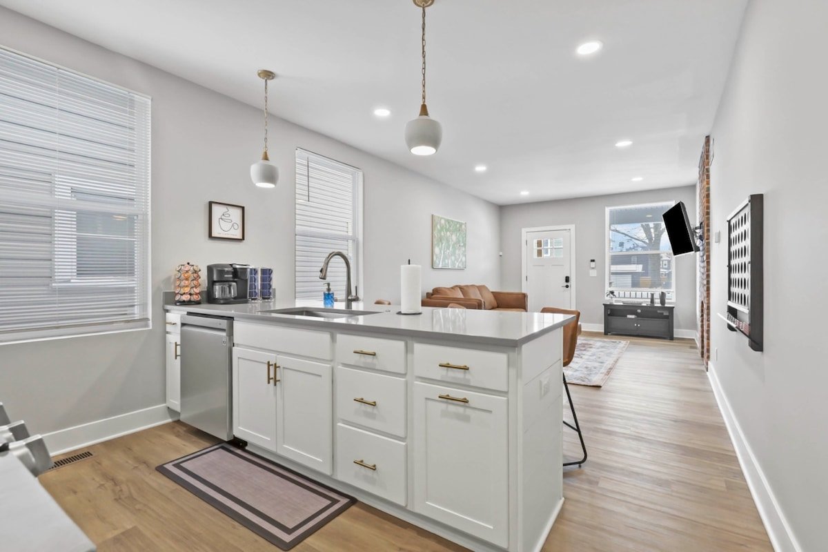 230) Entire Complex/ 2 homes side by side! gallery image 5