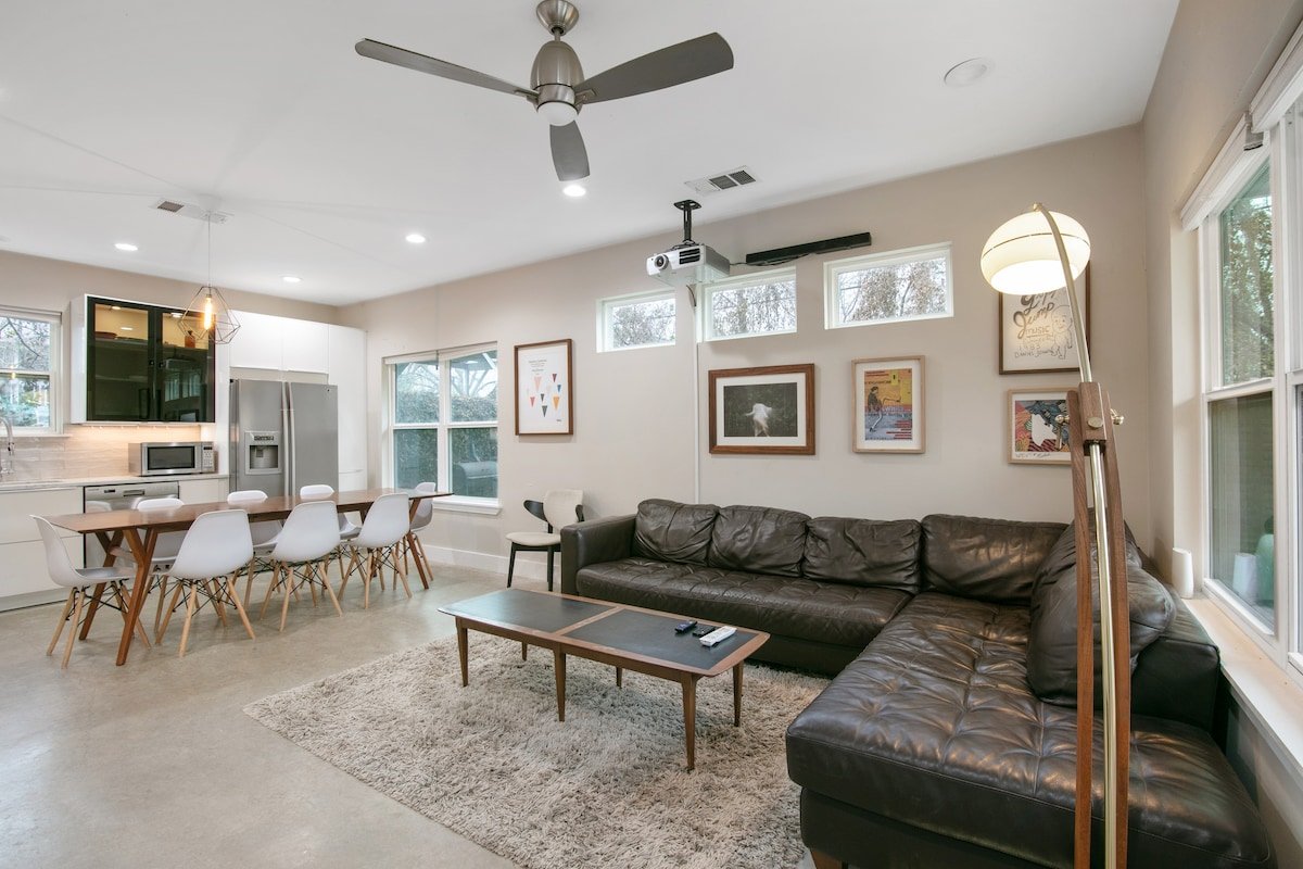 Huge 3 Home Property – Walk to Downtown! gallery image 3