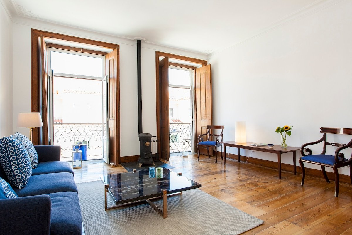 Modern Antique Boutique Duplex Rooftop Flat Lisbon gallery image 3